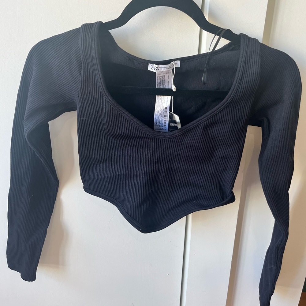 Black long sleeve crop top